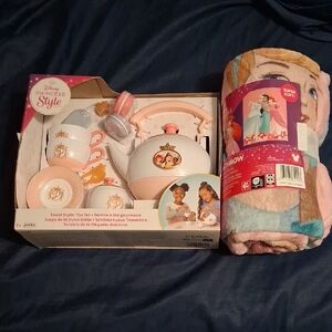 Disney Princess Tea Set And Plush Throw